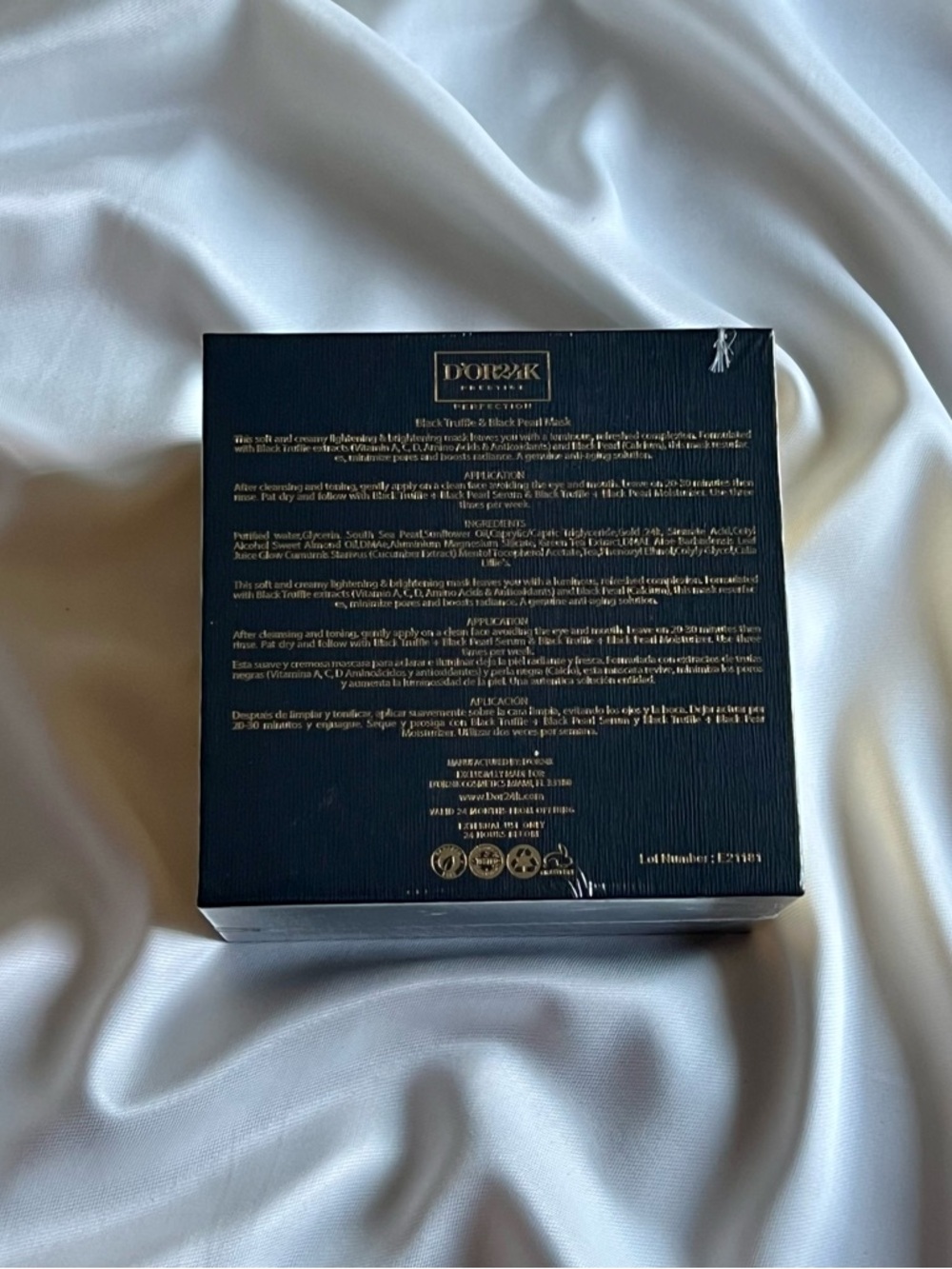 Black Truffle & Black Pearl Mask - Picture 3 of 5